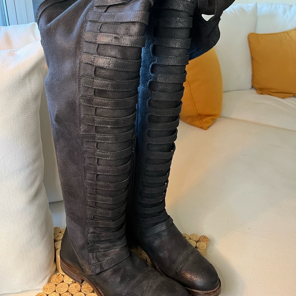 Black Forest knee hi Boots - Picture 8 of 15